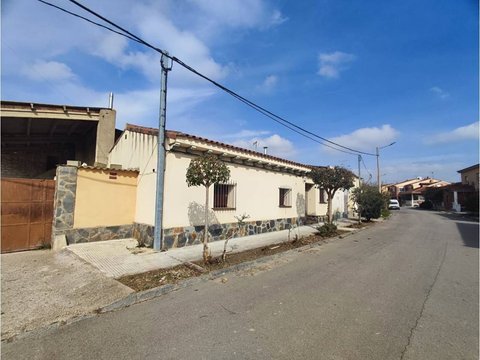 First photo of the property