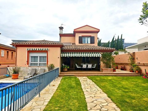 First photo of the property
