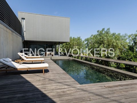 First photo of the property