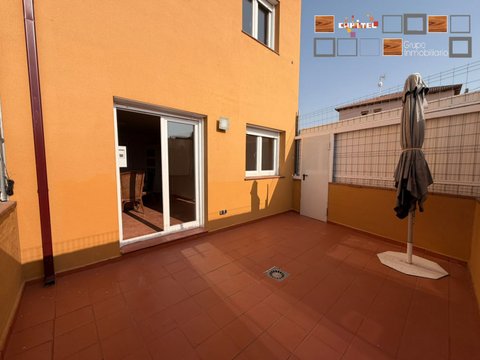 First photo of the property