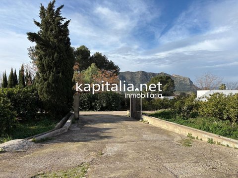 First photo of the property