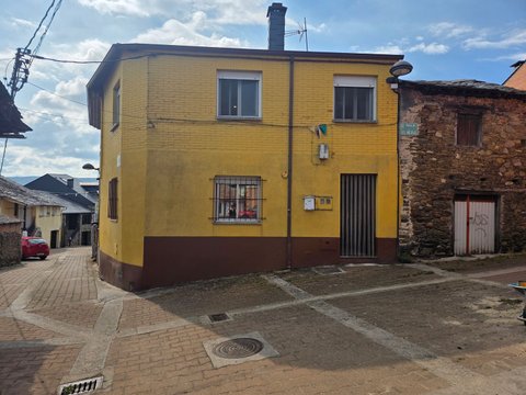 First photo of the property
