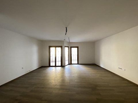 First photo of the property