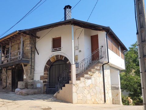 First photo of the property