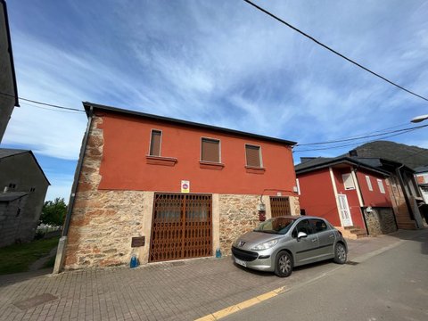 First photo of the property