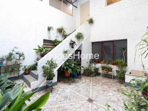 First photo of the property