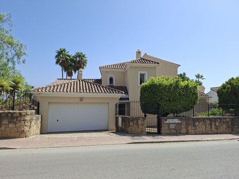4-bedroom freehold villa in Manilva — photo 1 of 1