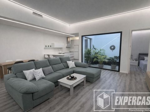 First photo of the property