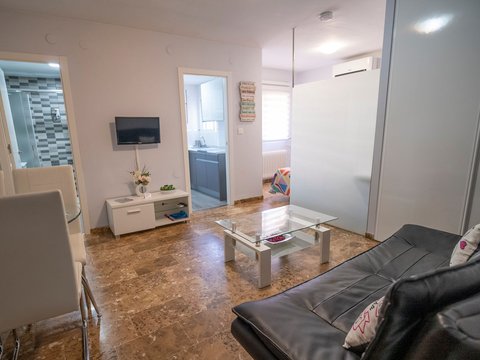 First photo of the property