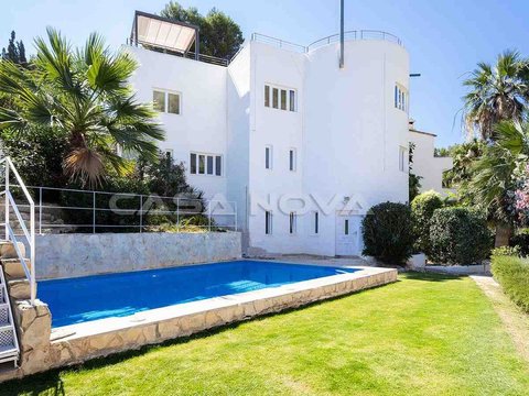 5-bedroom freehold villa in Calvià — photo 1 of 5