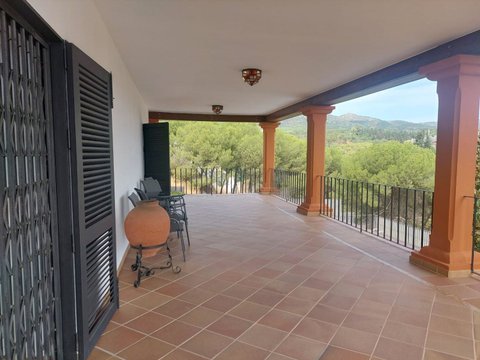 First photo of the property