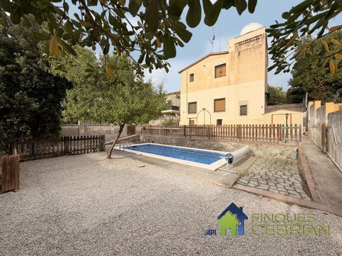 First photo of the property