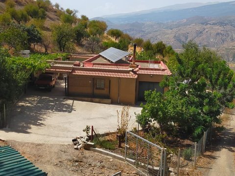 First photo of the property