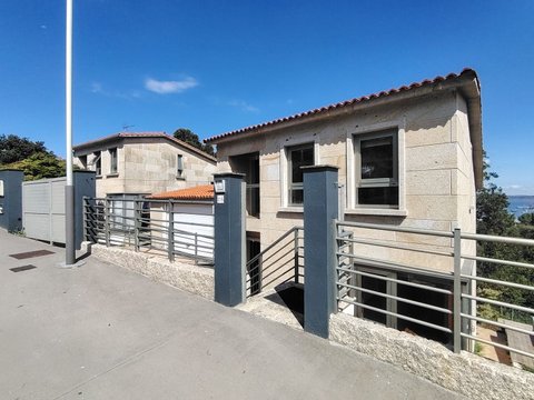 First photo of the property