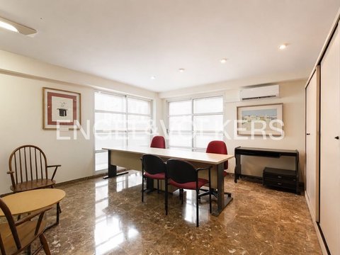 First photo of the property