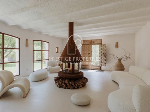 First photo of the property