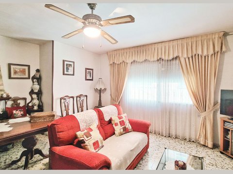First photo of the property
