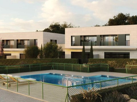 First photo of the property