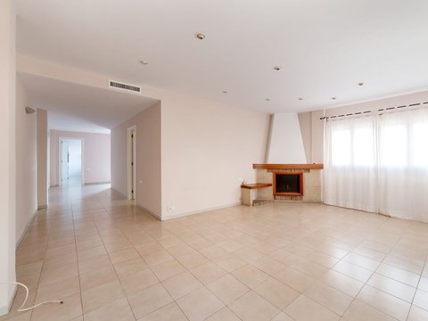 First photo of the property
