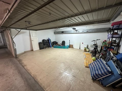 First photo of the property