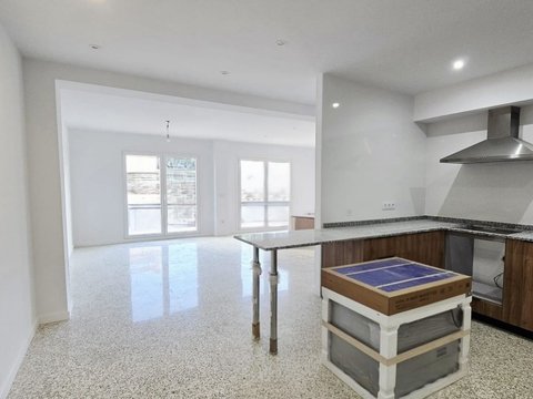 First photo of the property