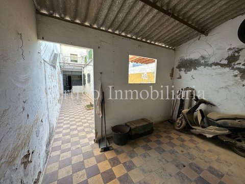 First photo of the property