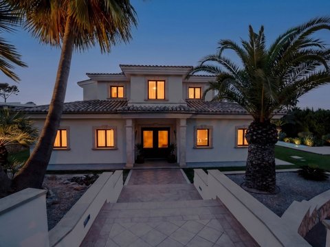 5-bedroom freehold villa in Calvià — photo 1 of 5