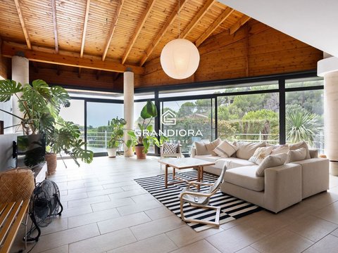 First photo of the property