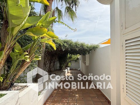 First photo of the property