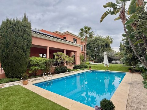 5-bedroom freehold villa in Marbella — photo 1 of 1