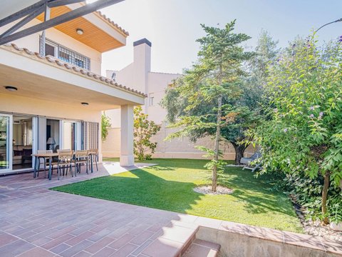 First photo of the property