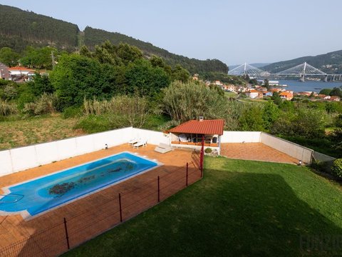 First photo of the property