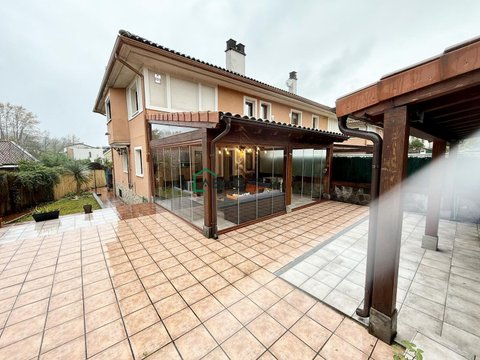 First photo of the property
