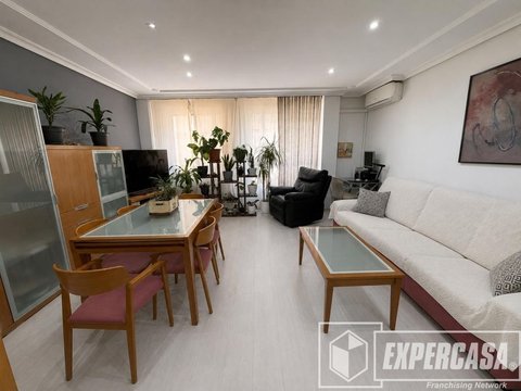 First photo of the property