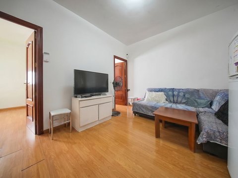 First photo of the property