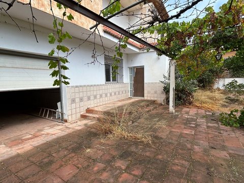 First photo of the property