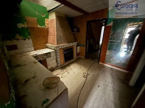 Перша фотографія об’єкта нерухомості