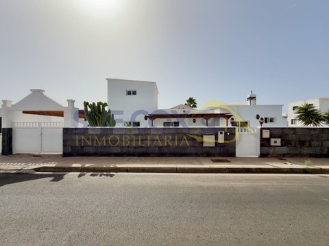 3-bedroom freehold villa in Teguise — photo 1 of 5