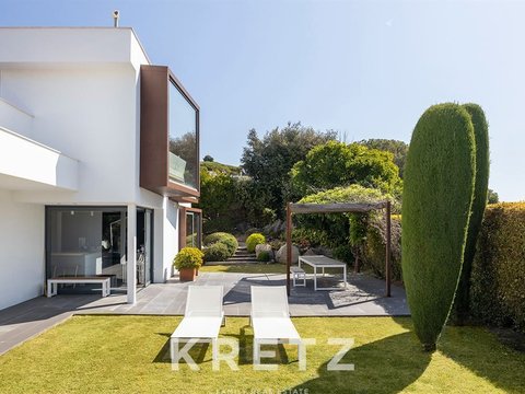 First photo of the property