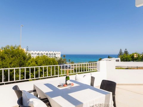 2-bedroom freehold villa in Nerja — photo 1 of 5