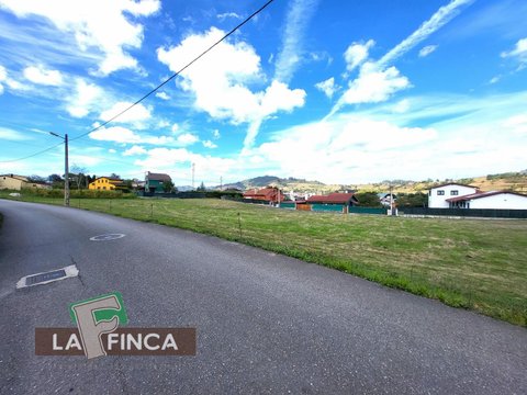 First photo of the property