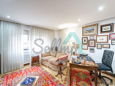 First photo of the property