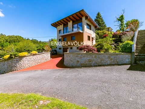 First photo of the property