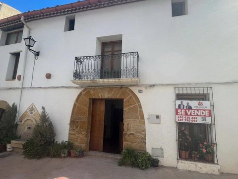 First photo of the property