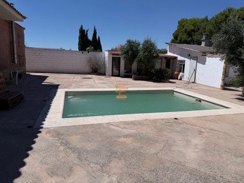 First photo of the property