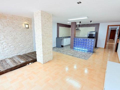 First photo of the property