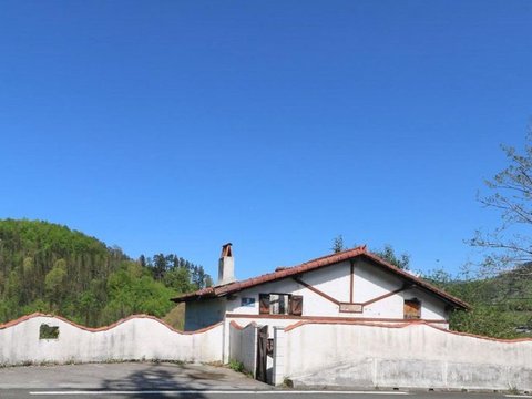 First photo of the property
