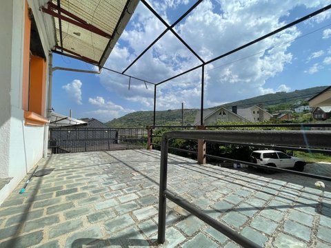 First photo of the property