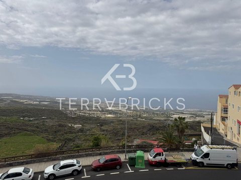 3-bedroom freehold villa in Guía de Isora — photo 1 of 5