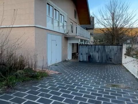 First photo of the property